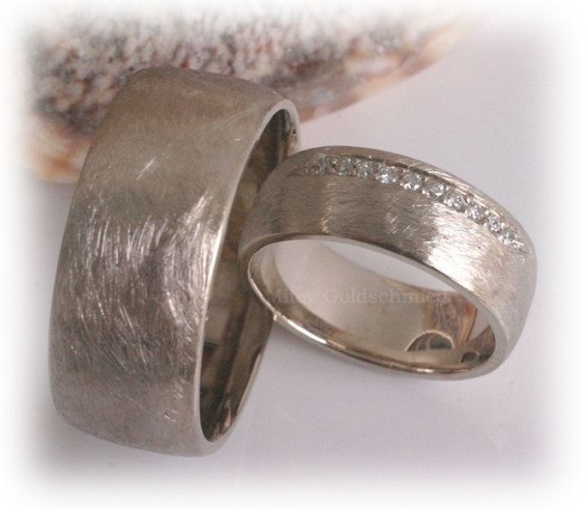 Wedding rings platinum or white gold