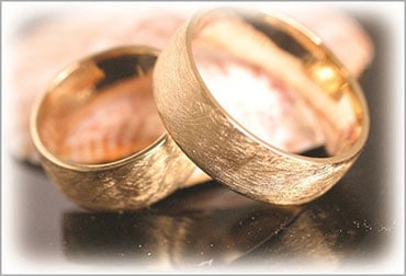 IM279 engraved wedding rings classic ice matted