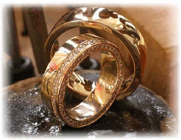 IM252 infinity enternity engraved wedding rings polished