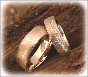 IM254 engraved wedding rings rose gold hammered